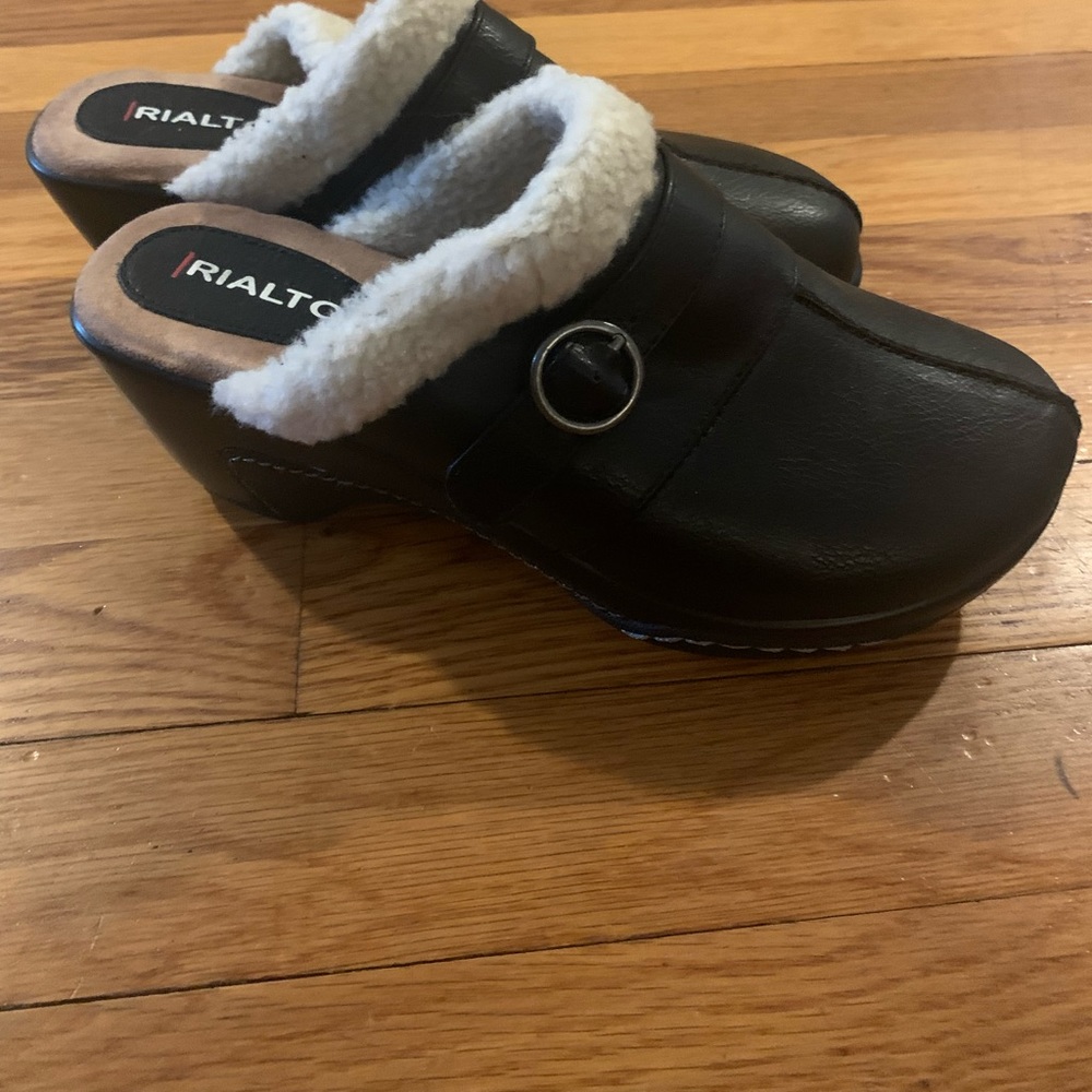 Rialto black clogs